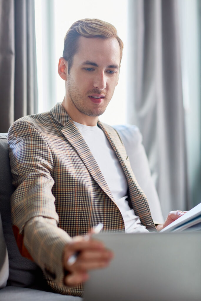 Photo of man in day office